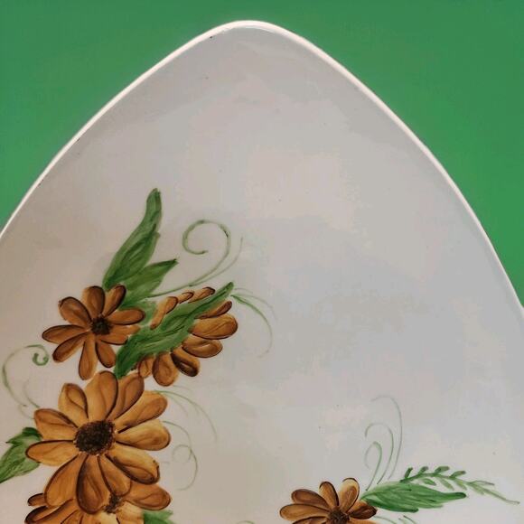 Vtg. Studio Pottery Unique Triangle Shape Serving Dish Hand Painted Flowers - Picture 4 of 6